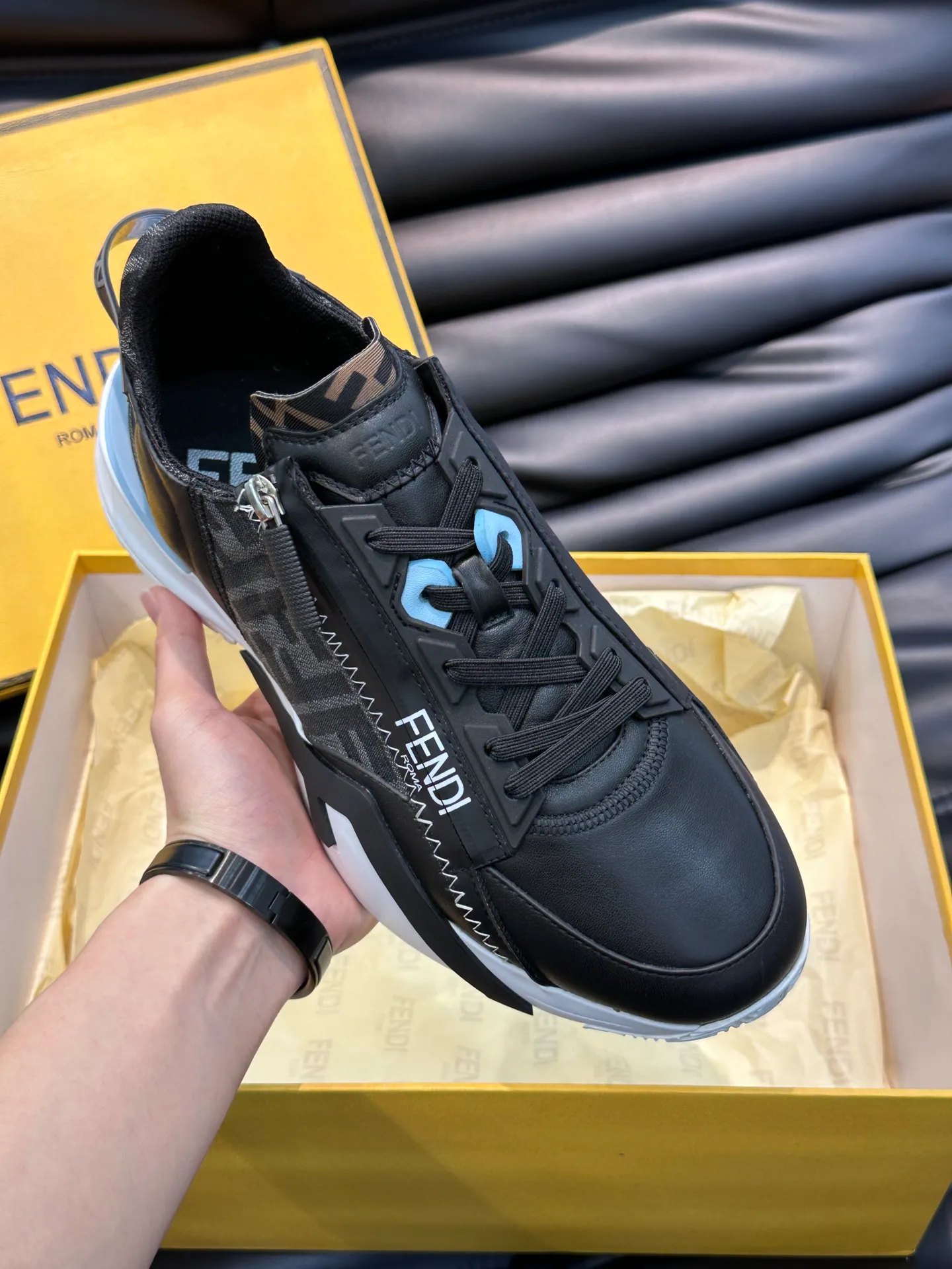 Men's shoes 💰p560 "Fend*" new men's casual sports shoes, equipped with elastic straps, side zippers, and corrugated soles engraved with F. Embossed Fendi Flow lettering on the heel. Made of technical fabric and a mix of blue and suede. Decorated with Lycra® details. FF graphic tongue. Ultra-light and wear-resistant EVA sole. Size: 38-44